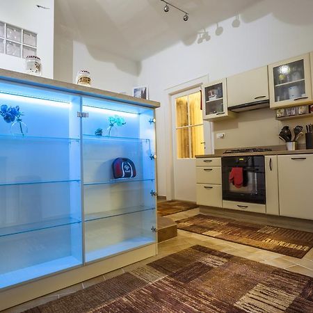 Luxury Air-Conditioned Rooms In Old Town براتسيلافا المظهر الخارجي الصورة