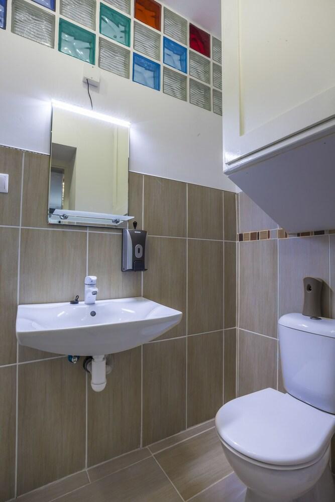 Luxury Air-Conditioned Rooms In Old Town براتسيلافا المظهر الخارجي الصورة