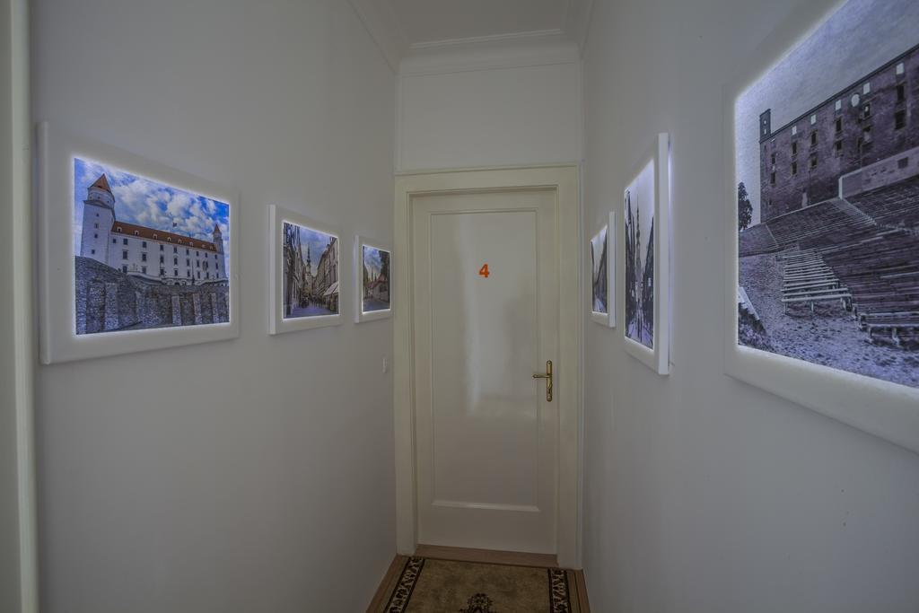 Luxury Air-Conditioned Rooms In Old Town براتسيلافا المظهر الخارجي الصورة