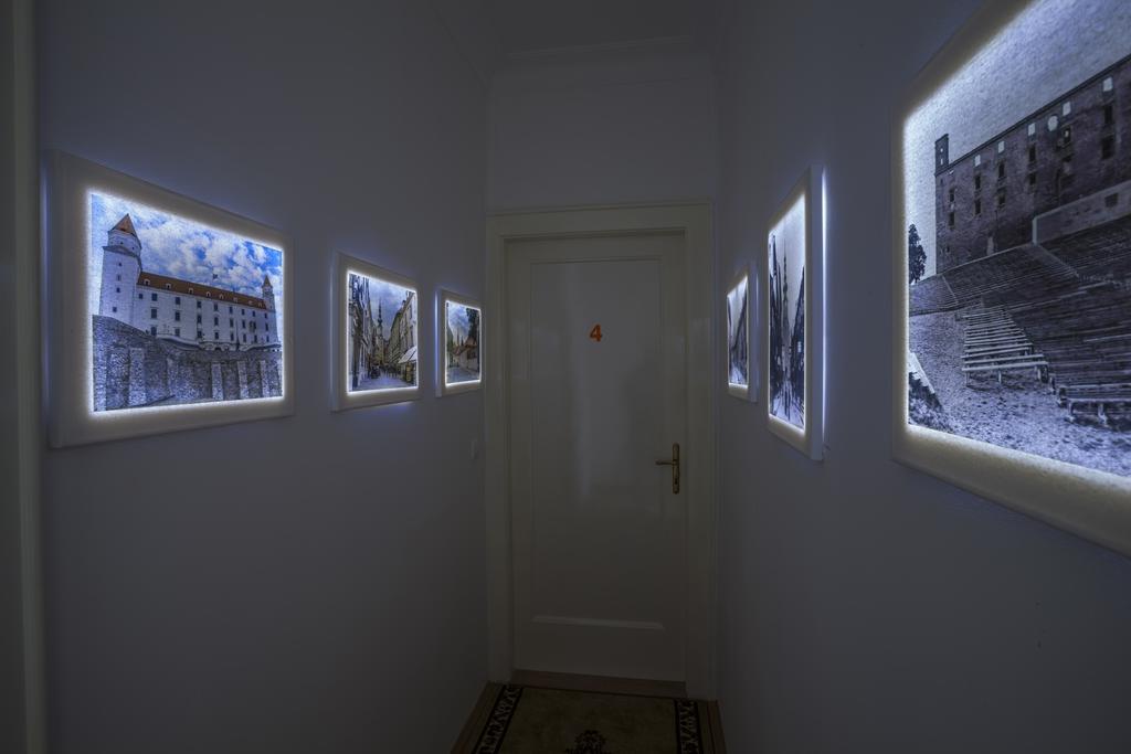 Luxury Air-Conditioned Rooms In Old Town براتسيلافا المظهر الخارجي الصورة