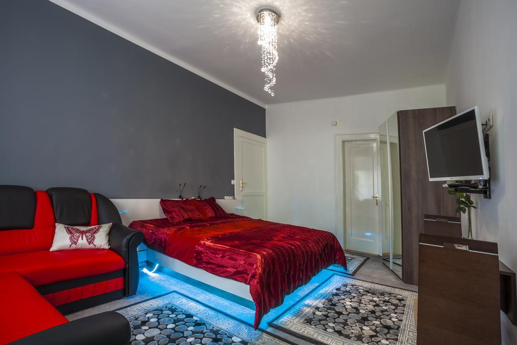 Luxury Air-Conditioned Rooms In Old Town براتسيلافا المظهر الخارجي الصورة