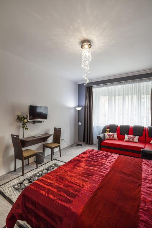 Luxury Air-Conditioned Rooms In Old Town براتسيلافا المظهر الخارجي الصورة