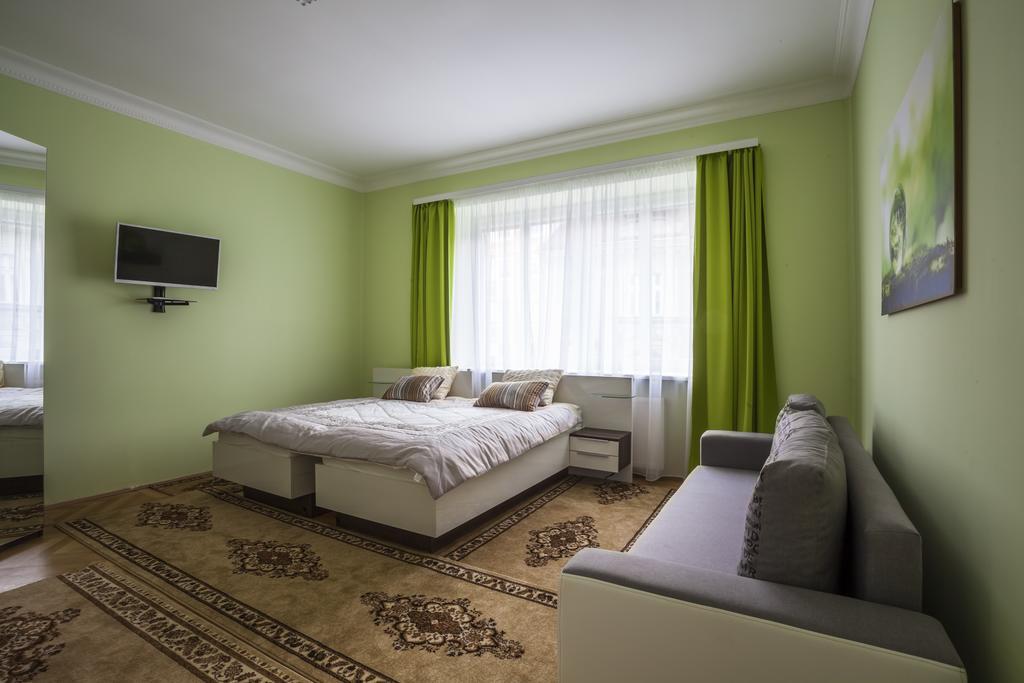 Luxury Air-Conditioned Rooms In Old Town براتسيلافا المظهر الخارجي الصورة