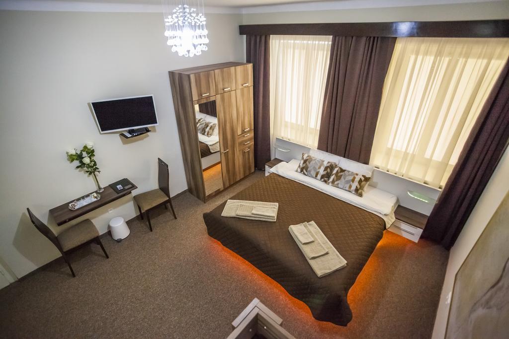 Luxury Air-Conditioned Rooms In Old Town براتسيلافا المظهر الخارجي الصورة