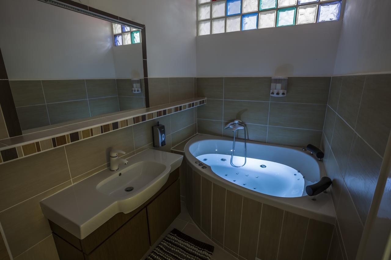 Luxury Air-Conditioned Rooms In Old Town براتسيلافا المظهر الخارجي الصورة